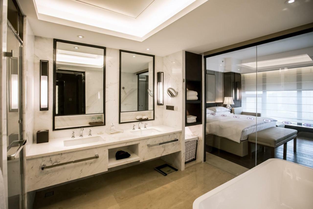 Crowne Plaza Zhanjiang Kang Yi, An Ihg Hotel Экстерьер фото